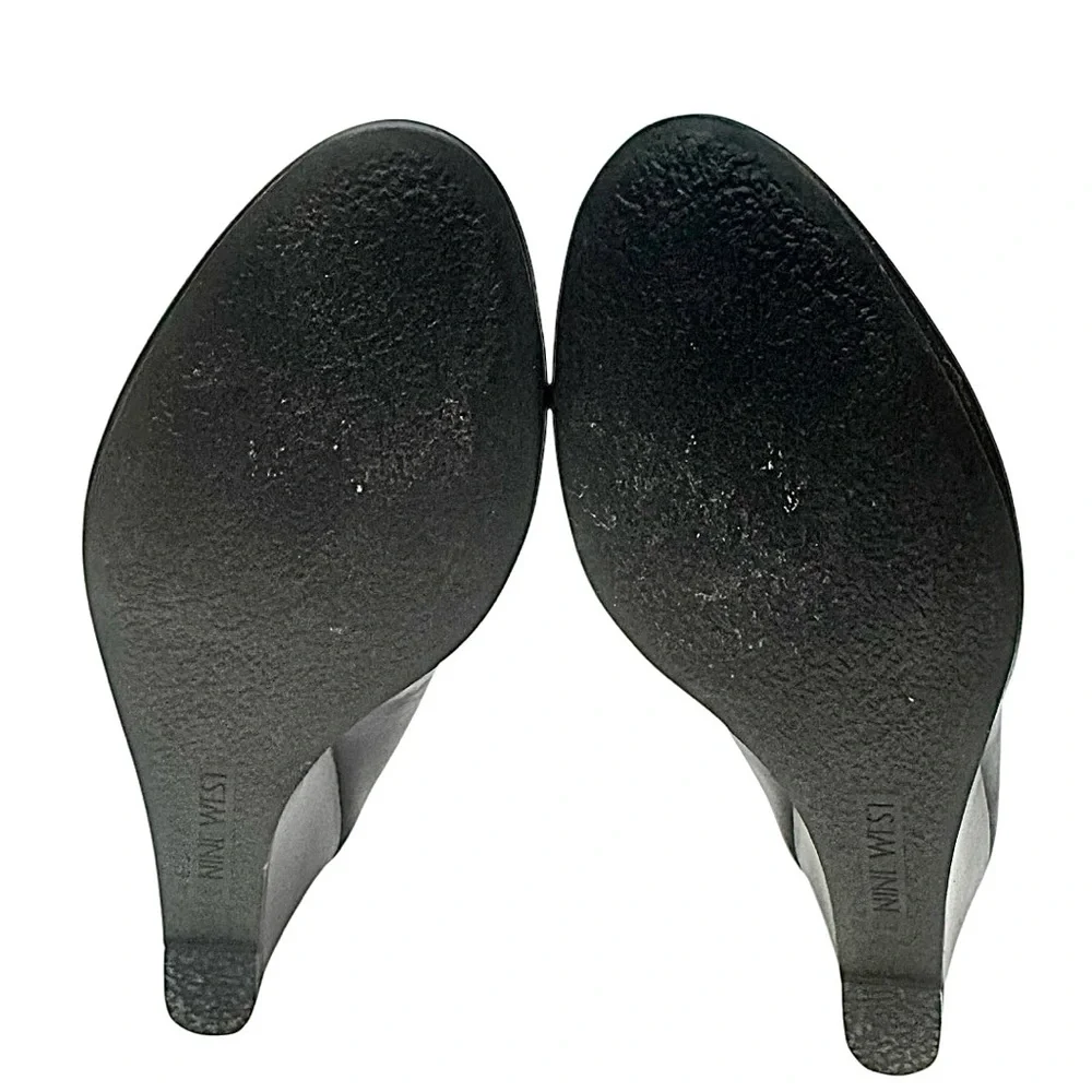 Nine West Black Wedge Pumps Size 8M New With Minor Interior Defect